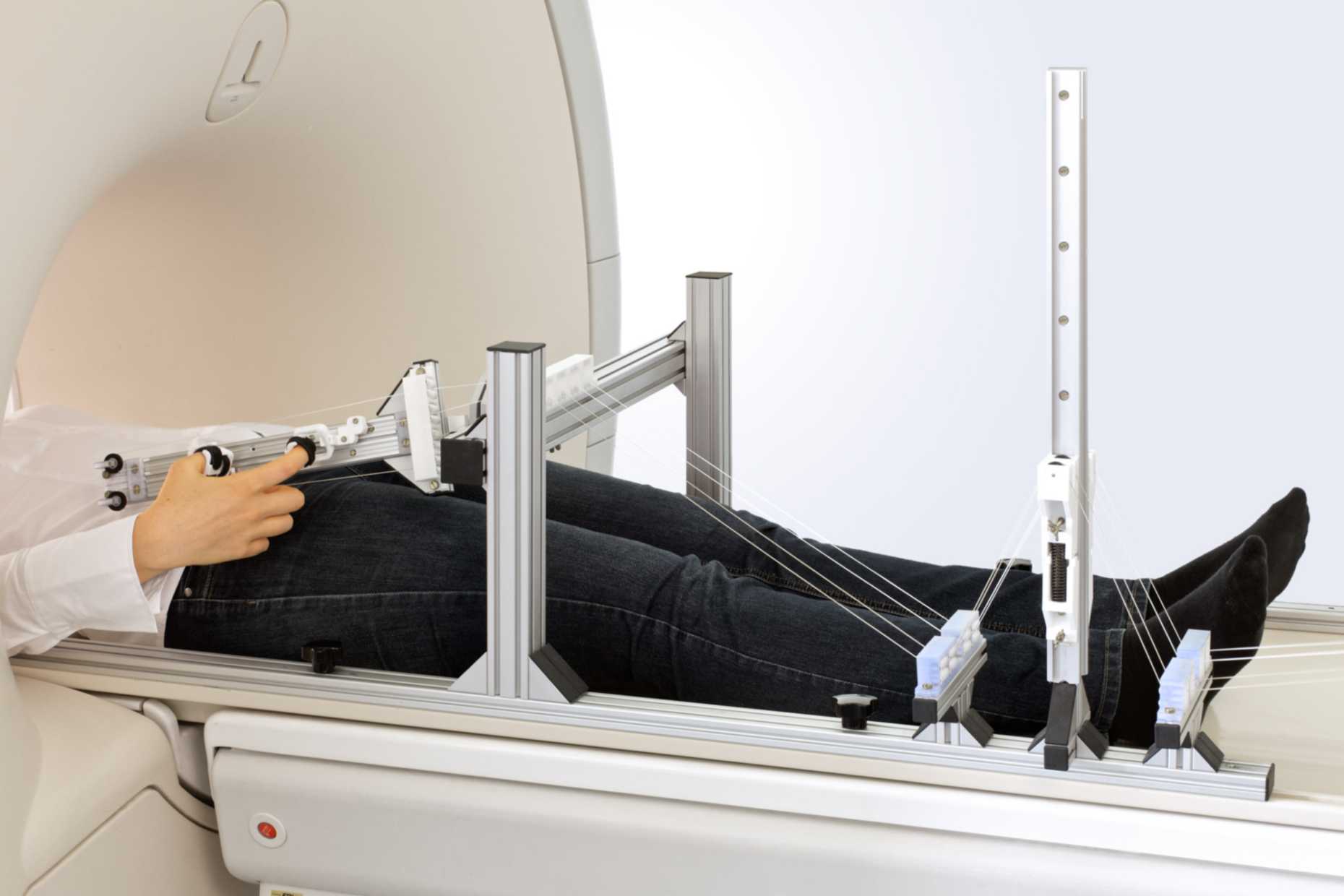 picture of cable-driven fMRI-compatible haptic interface
